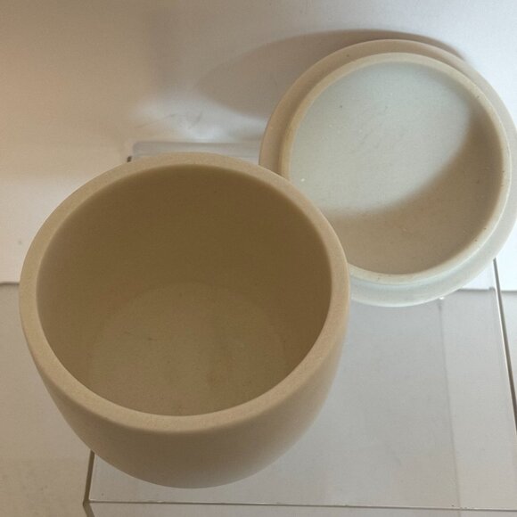 The Collection Stoneware Engraved "Things" Container with Lid Beige Cotton jewel - Picture 6 of 12